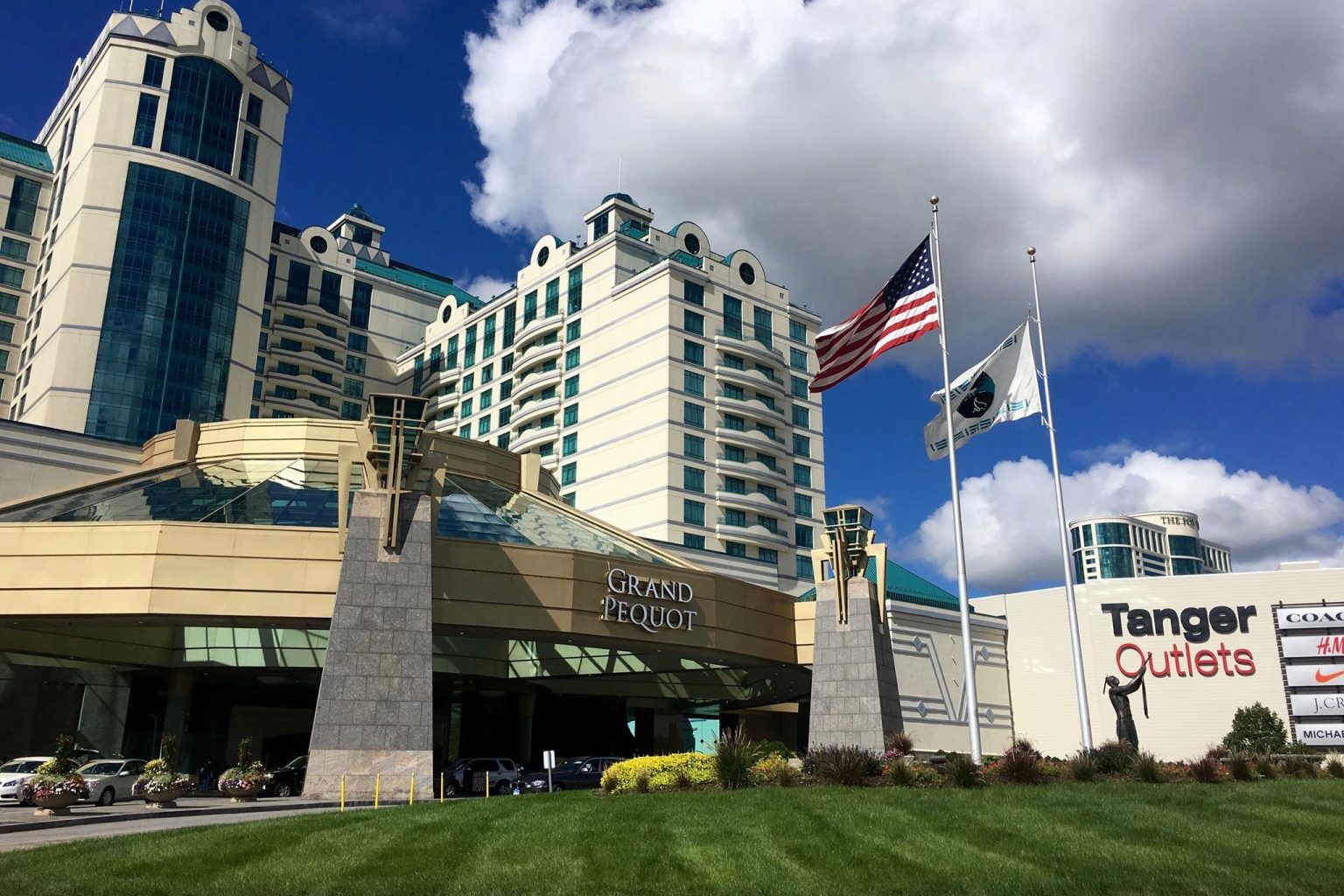 hotels near foxwoods with shuttle to casino